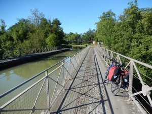 aqueduct over L'Hers river