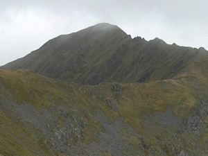 The increasingly narrow ridge leading to the summit of Mullach Fraoch-choire