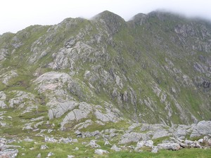 The way forward to Garbh Chioch Mhor showing the dry stone wall