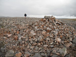 Approaching Carn an Tuirc summit