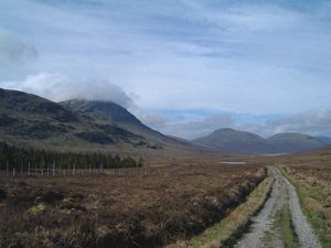 The cart-track to Loch a' Bhraoin