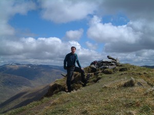 Ciste Dhubh summit